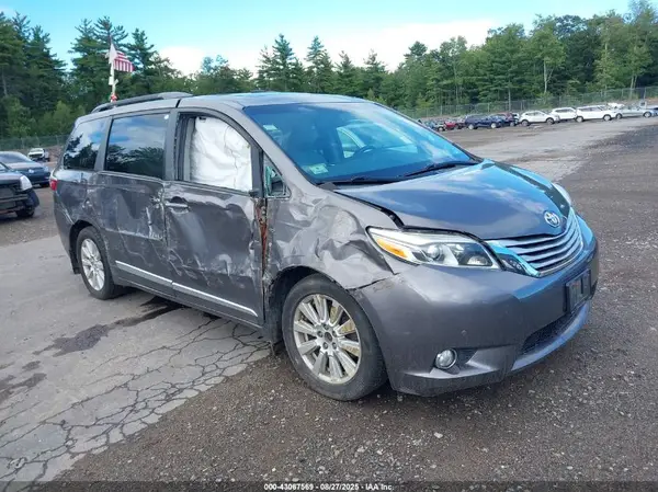 5TDDZ3DC2HS161116 2017 TOYOTA SIENNA - Image 1