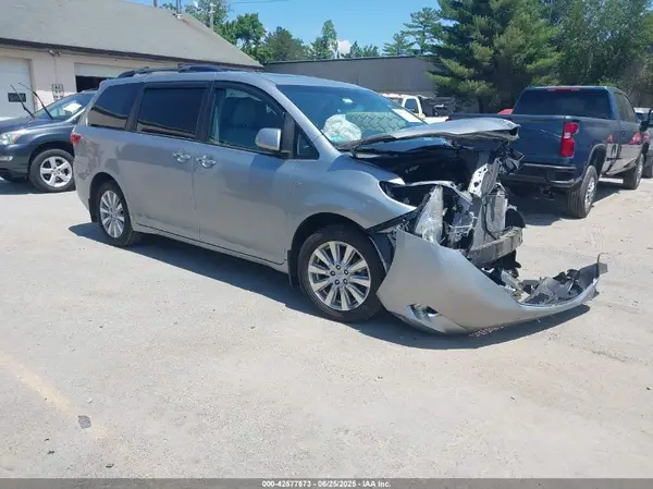 5TDDZ3DC2HS163755 2017 TOYOTA SIENNA - Image 1