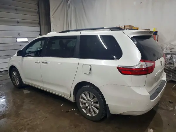 5TDDZ3DC2HS165263 2017 TOYOTA SIENNA - Image 2