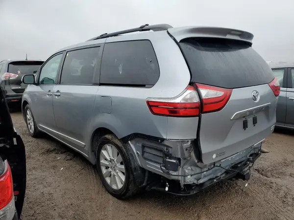 5TDDZ3DC2HS168213 2017 TOYOTA SIENNA - Image 2
