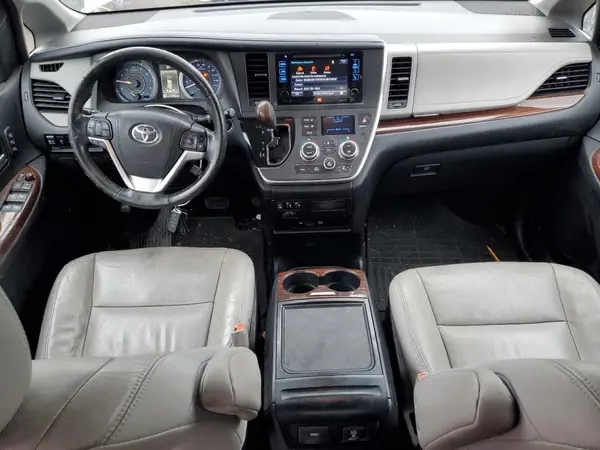 5TDDZ3DC2HS168213 2017 TOYOTA SIENNA - Image 8