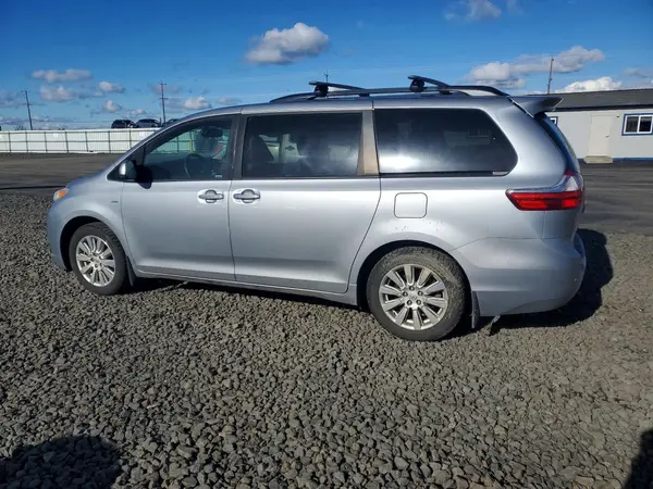 5TDDZ3DC2HS168423 2017 TOYOTA SIENNA - Image 2