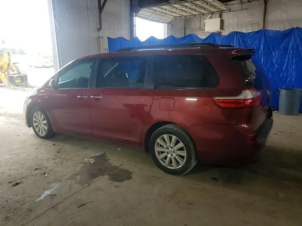 5TDDZ3DC2HS173332 2017 TOYOTA SIENNA - Image 2