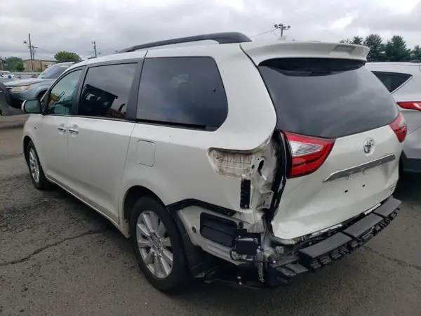5TDDZ3DC2HS173377 2017 TOYOTA SIENNA - Image 2