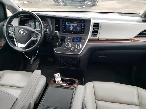 5TDDZ3DC2HS173377 2017 TOYOTA SIENNA - Image 8