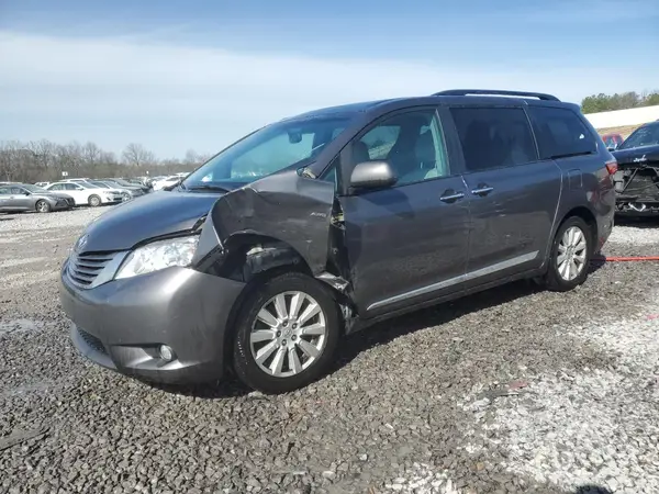 5TDDZ3DC2HS173704 2017 TOYOTA SIENNA - Image 1
