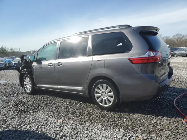 5TDDZ3DC2HS173704 2017 TOYOTA SIENNA - Image 2