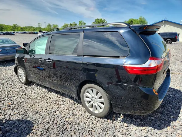 5TDDZ3DC2HS174058 2017 TOYOTA SIENNA - Image 2