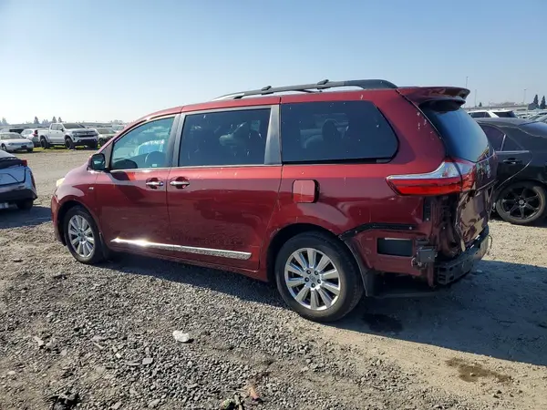 5TDDZ3DC2HS174156 2017 TOYOTA SIENNA - Image 2