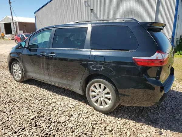 5TDDZ3DC2HS174898 2017 TOYOTA SIENNA - Image 2
