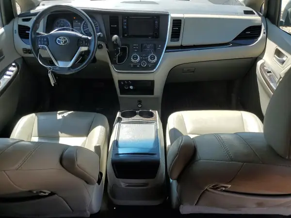 5TDDZ3DC2HS174898 2017 TOYOTA SIENNA - Image 8