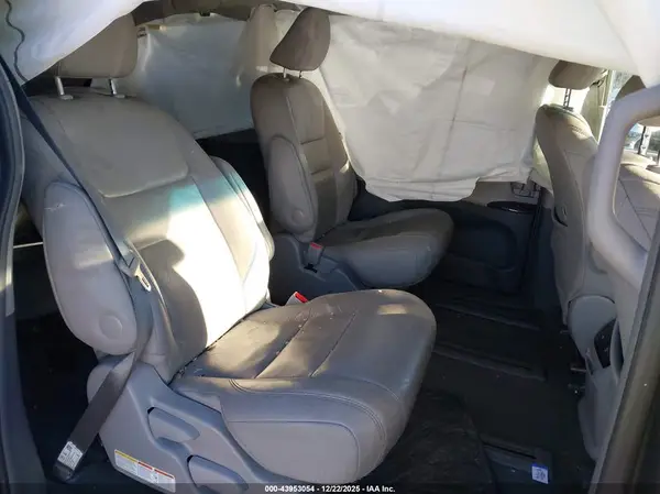 5TDDZ3DC2HS175789 2017 TOYOTA SIENNA - Image 8
