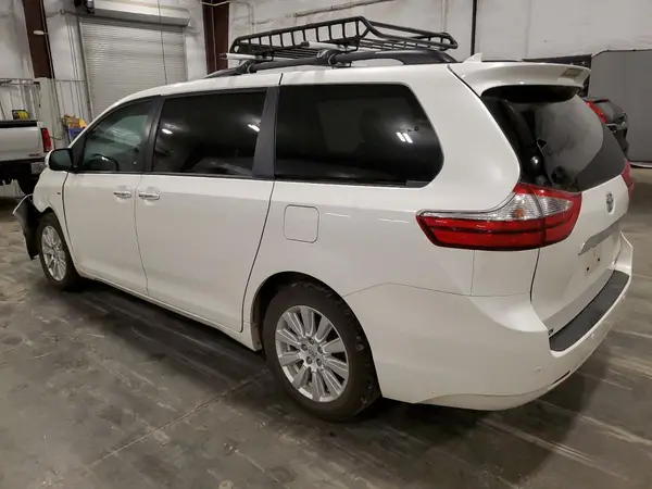 5TDDZ3DC2HS176280 2017 TOYOTA SIENNA - Image 2