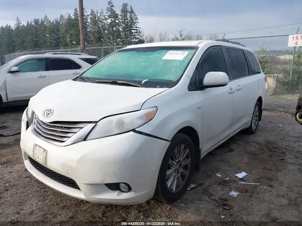 5TDDZ3DC2HS176389 2017 TOYOTA SIENNA - Image 2