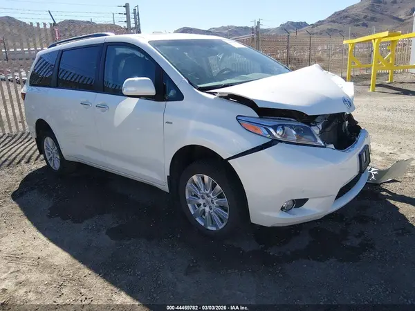5TDDZ3DC2HS177977 2017 TOYOTA SIENNA - Image 1