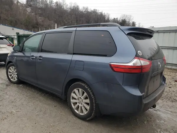 5TDDZ3DC2HS178496 2017 TOYOTA SIENNA - Image 2