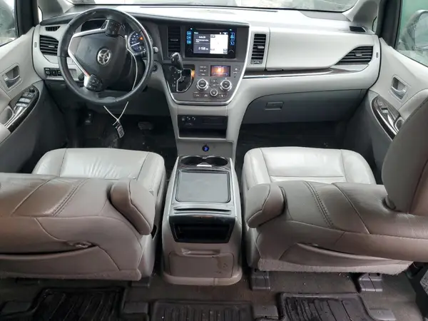 5TDDZ3DC2HS178496 2017 TOYOTA SIENNA - Image 8