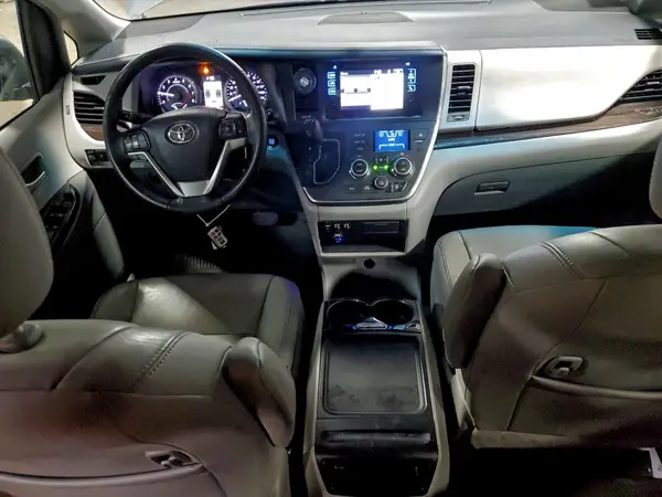 5TDDZ3DC2HS178742 2017 TOYOTA SIENNA - Image 8