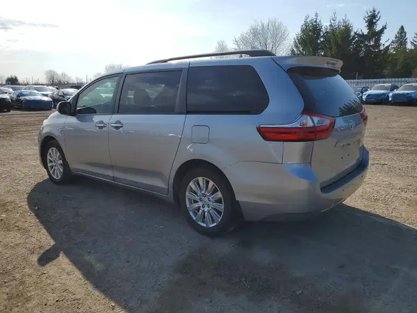 5TDDZ3DC2HS182287 2017 TOYOTA SIENNA - Image 2