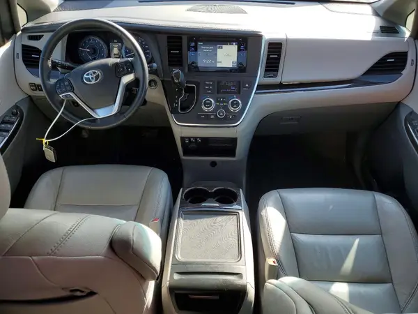 5TDDZ3DC2HS182287 2017 TOYOTA SIENNA - Image 8