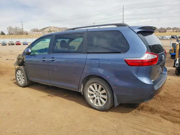 5TDDZ3DC2HS185349 2017 TOYOTA SIENNA - Image 2