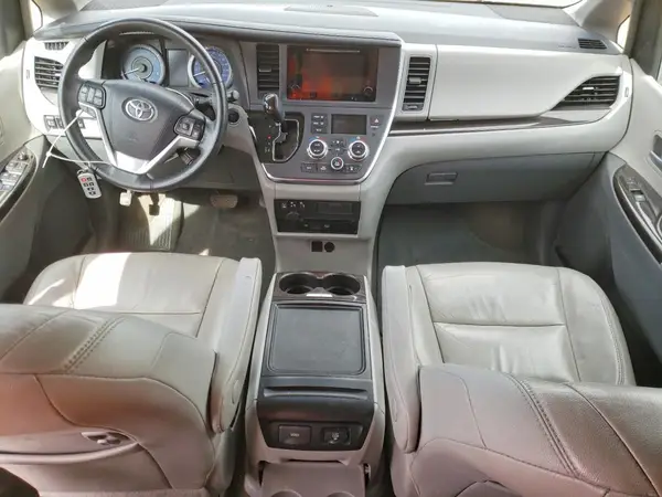 5TDDZ3DC2HS185349 2017 TOYOTA SIENNA - Image 8