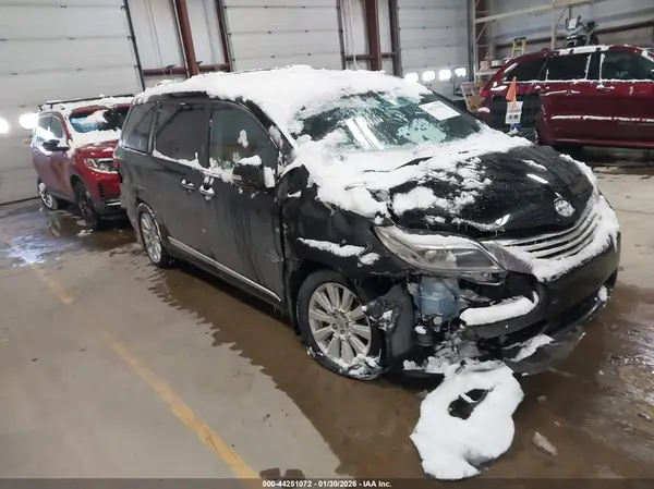 5TDDZ3DC2HS185464 2017 TOYOTA SIENNA - Image 1