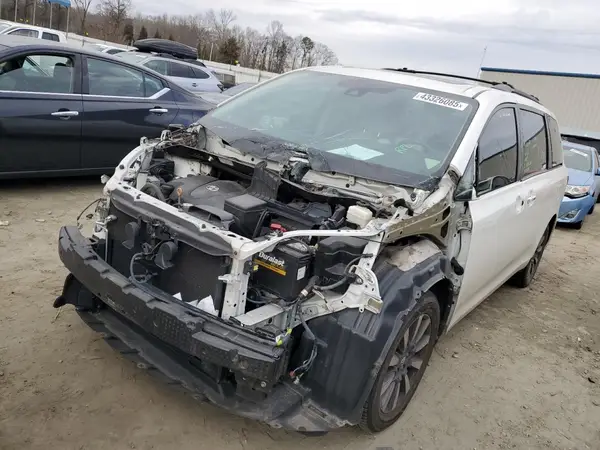 5TDDZ3DC2JS189133 2018 TOYOTA SIENNA - Image 1