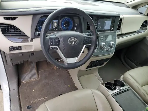 5TDDZ3DC2JS189133 2018 TOYOTA SIENNA - Image 8