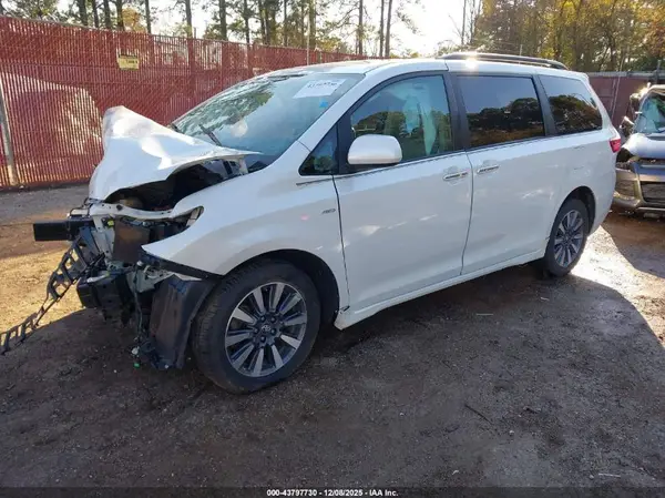 5TDDZ3DC2JS193635 2018 TOYOTA SIENNA - Image 2