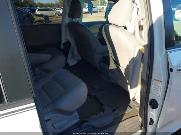 5TDDZ3DC2JS193635 2018 TOYOTA SIENNA - Image 8