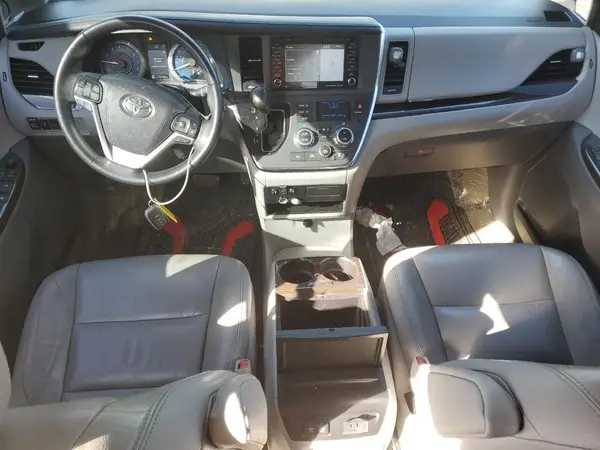 5TDDZ3DC2JS195045 2018 TOYOTA SIENNA - Image 8