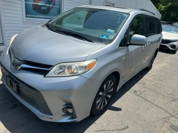 5TDDZ3DC2JS195594 2018 TOYOTA SIENNA - Image 1