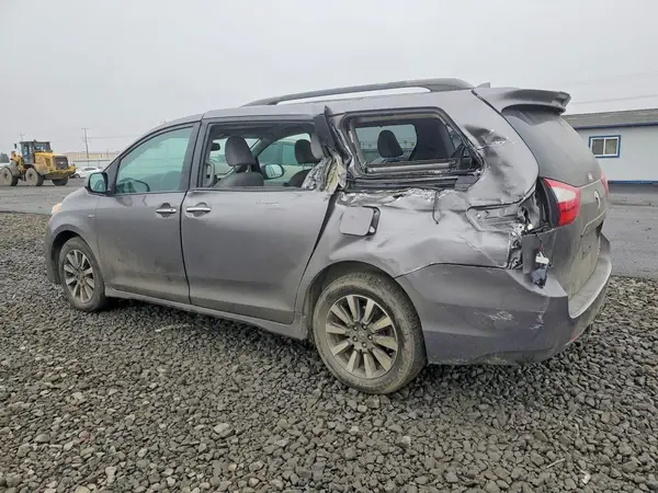 5TDDZ3DC2JS197572 2018 TOYOTA SIENNA - Image 2