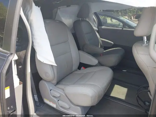 5TDDZ3DC2JS198186 2018 TOYOTA SIENNA - Image 8