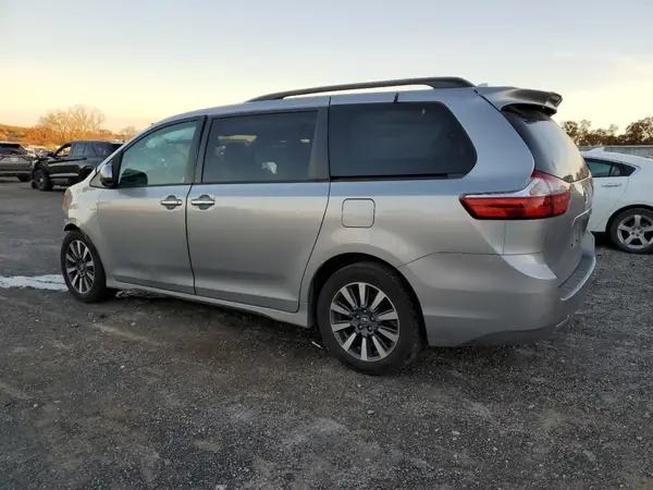 5TDDZ3DC2JS202883 2018 TOYOTA SIENNA - Image 2