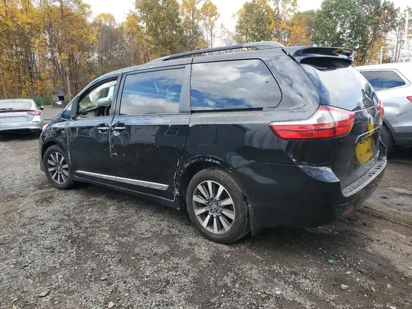 5TDDZ3DC2JS205430 2018 TOYOTA SIENNA - Image 2