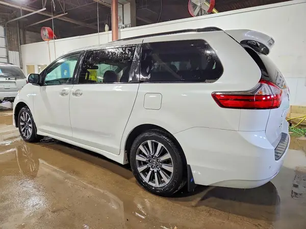 5TDDZ3DC2KS210712 2019 TOYOTA SIENNA - Image 2
