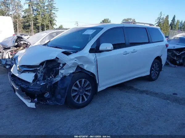 5TDDZ3DC2KS211214 2019 TOYOTA SIENNA - Image 2