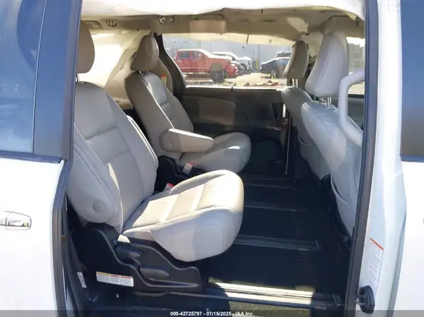 5TDDZ3DC2KS211214 2019 TOYOTA SIENNA - Image 8