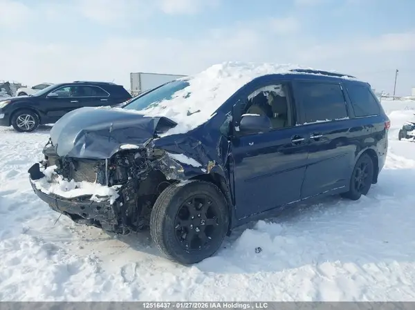 5TDDZ3DC2KS212315 2019 TOYOTA SIENNA - Image 2