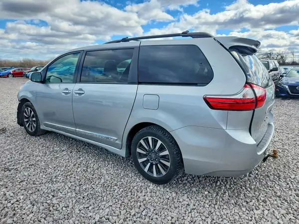 5TDDZ3DC2KS215568 2019 TOYOTA SIENNA - Image 2