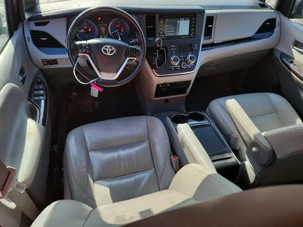 5TDDZ3DC2KS215568 2019 TOYOTA SIENNA - Image 8