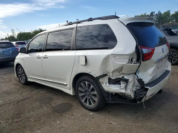 5TDDZ3DC2KS218681 2019 TOYOTA SIENNA - Image 2