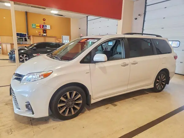 5TDDZ3DC2KS222228 2019 TOYOTA SIENNA - Image 1