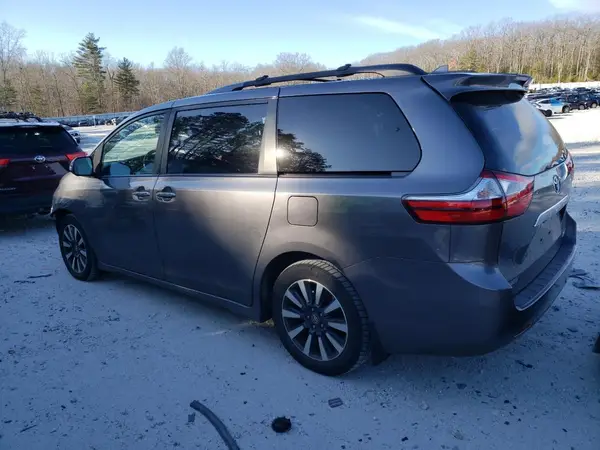 5TDDZ3DC2KS226425 2019 TOYOTA SIENNA - Image 2