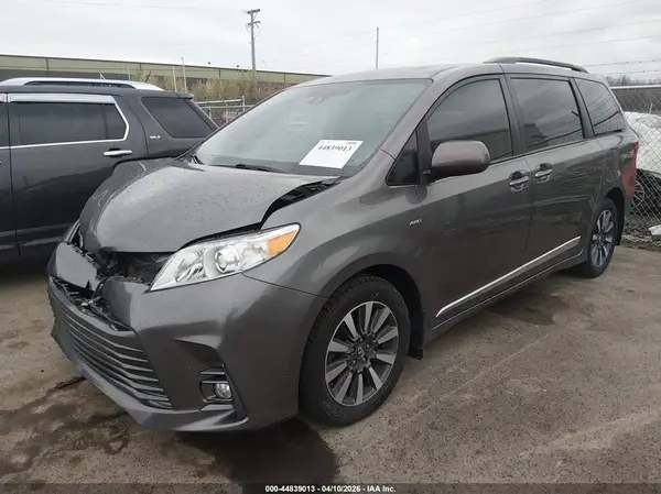 5TDDZ3DC2LS233280 2020 TOYOTA SIENNA - Image 2