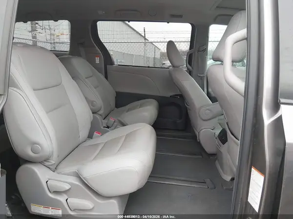 5TDDZ3DC2LS233280 2020 TOYOTA SIENNA - Image 8