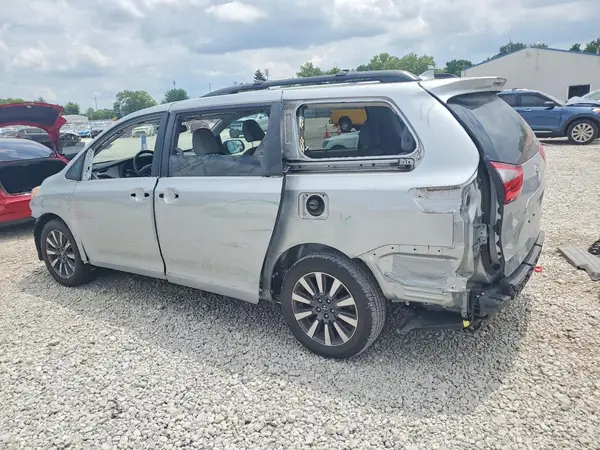 5TDDZ3DC2LS233862 2020 TOYOTA SIENNA - Image 2