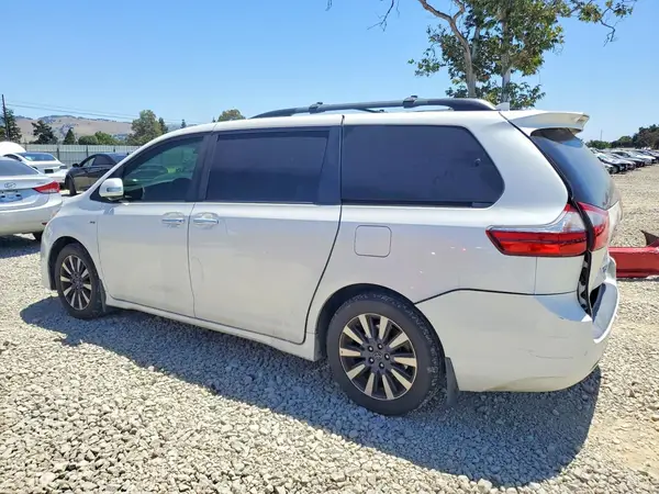 5TDDZ3DC2LS237104 2020 TOYOTA SIENNA - Image 2
